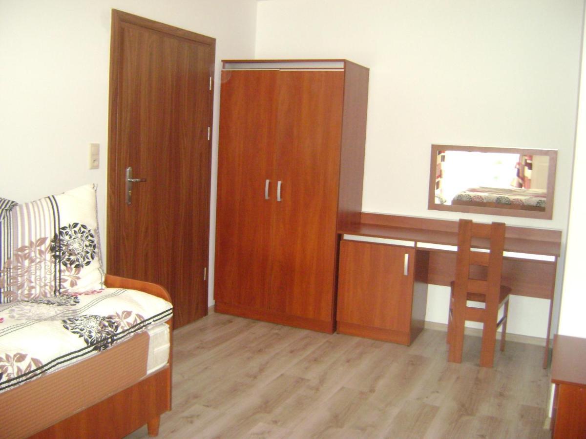 Diament Bed & Breakfast Ревал Екстериор снимка