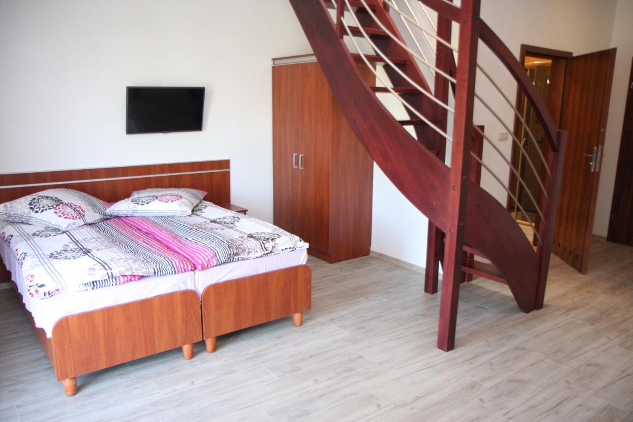 Diament Bed & Breakfast Ревал Екстериор снимка