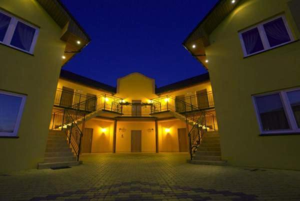 Diament Bed & Breakfast Ревал Екстериор снимка